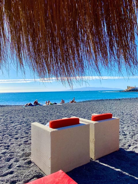 Neighbourhood, Beach