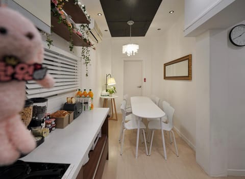 Kitchen or kitchenette, Food, minibar