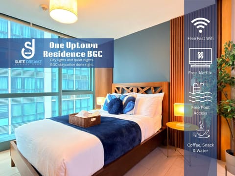 Bed, View (from property/room), Decorative detail, Bedroom, City view, towels