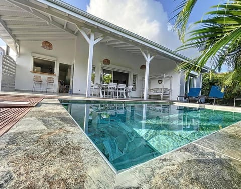 Patio, Swimming pool, Swimming pool