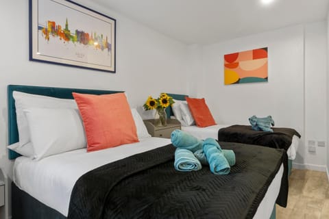 Bed, Decorative detail, Bedroom, towels