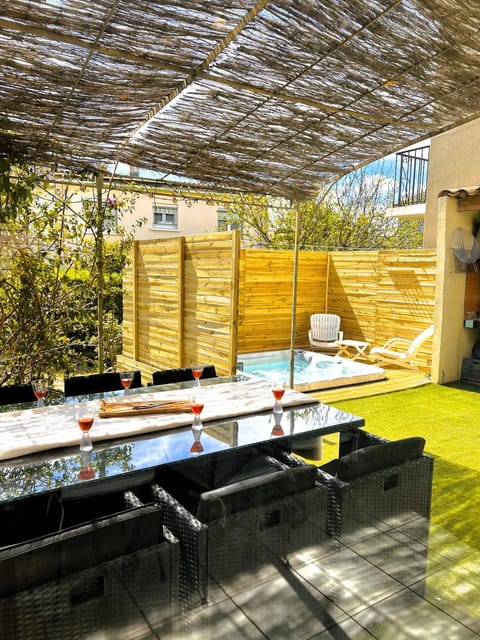 Patio, Dining area