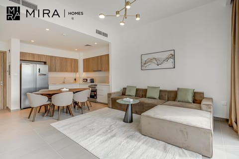 Kitchen or kitchenette, Living room, Seating area, Dining area, minibar