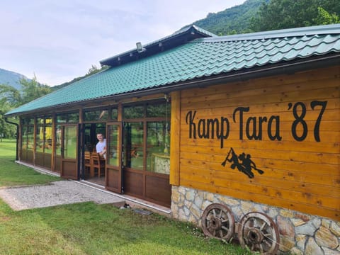 Rafting Camp Tara 87 Campground/
RV Resort in Montenegro