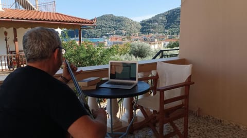 Patio, Day, People, Natural landscape, View (from property/room), Balcony/Terrace, Mountain view