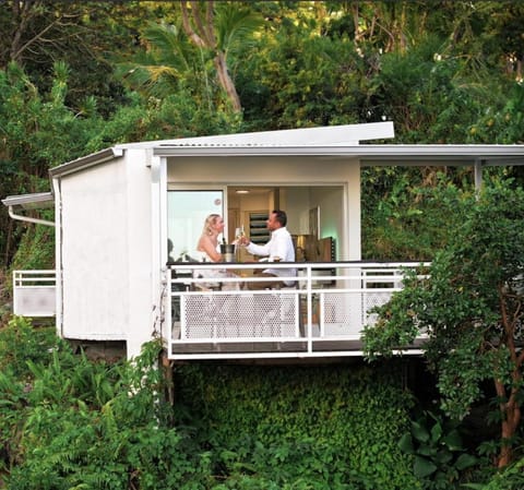 Property building, Day, People, Natural landscape, Garden, View (from property/room), Balcony/Terrace, Guests, Garden view