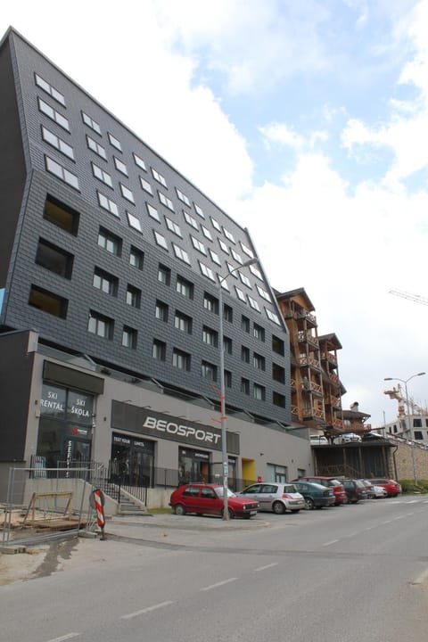 Property building, Neighbourhood, Street view, Location, Parking