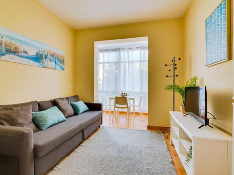 TV and multimedia, Living room, Seating area, hair dresser