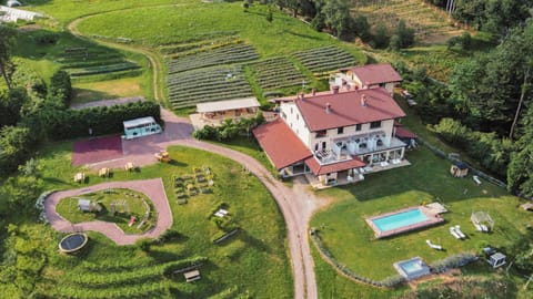 Property building, Natural landscape, Bird's eye view, Garden, Pool view