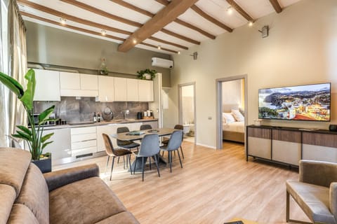 TV and multimedia, Kitchen or kitchenette, Dining area