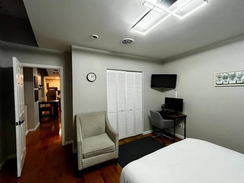 Downtown Albany 1 Bed + Workstation @ Maiden Lane Apartment in Albany