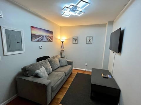 Downtown Albany 1 Bed + Workstation @ Maiden Lane Apartment in Albany