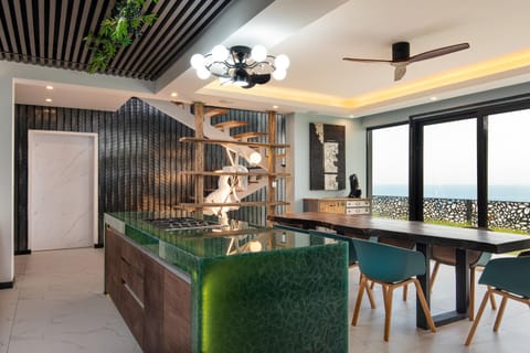 Kitchen or kitchenette, Dining area, Sea view, fireplace