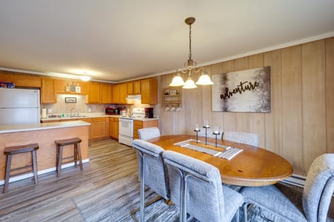 Beech Mountain Condo with Community Pool and Game Room Apartment in Beech Mountain