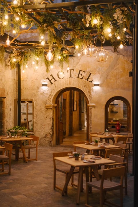 Property building, Restaurant/places to eat