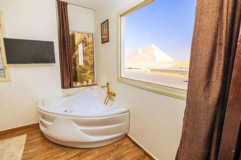 Nearby landmark, Hot Tub, TV and multimedia, Landmark view, VIP