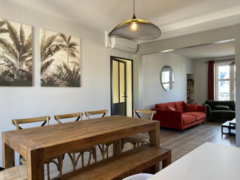 Seating area, Dining area