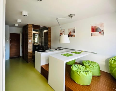 Kitchen or kitchenette, Living room, Dining area, pet friendly, stove