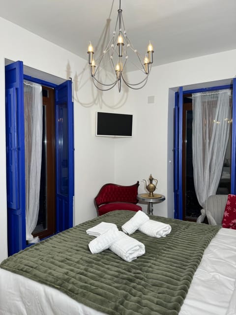 Bed, TV and multimedia, Photo of the whole room