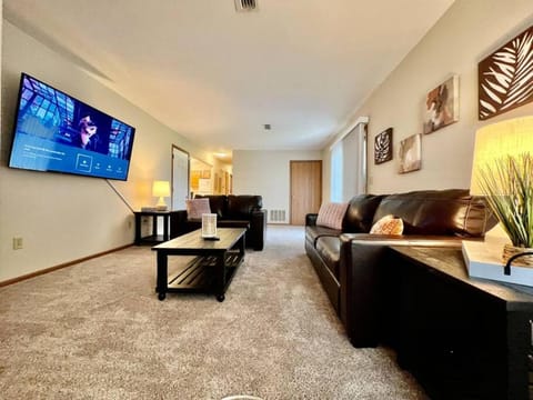 Cozy 2 Bedroom Paired Home in Middletown, OH House in Ohio