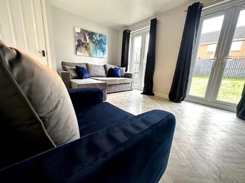 Riverside View by Blue Skies Stays House in Middlesbrough