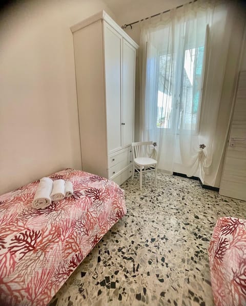 Flowered House with garden Apartment in Alghero