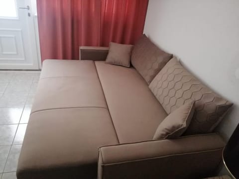 Bed, Living room