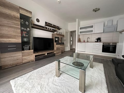 TV and multimedia, Kitchen or kitchenette, Living room, Evening entertainment