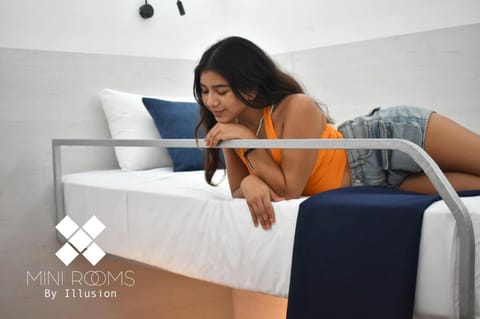 Bed, People, Photo of the whole room, Guests