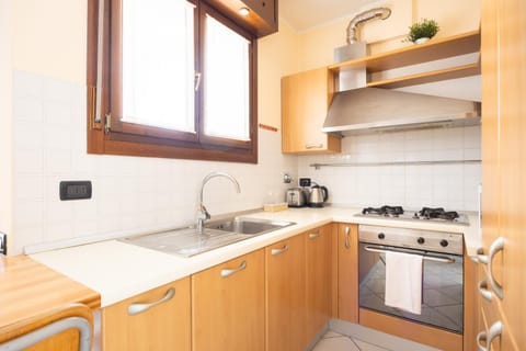 Kitchen or kitchenette, kitchen