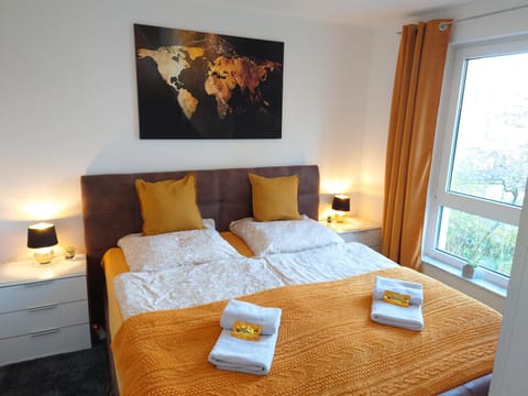Bed, Photo of the whole room, Bedroom, towels