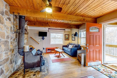 Bryson Chalet House in Fontana Lake