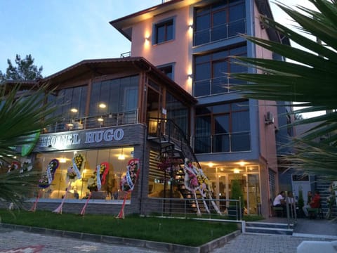 Facade/entrance