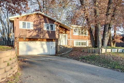 7 Mi to Munsinger Gardens Sartell Home with Deck House in Minnesota