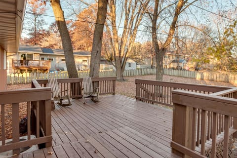 7 Mi to Munsinger Gardens Sartell Home with Deck House in Minnesota