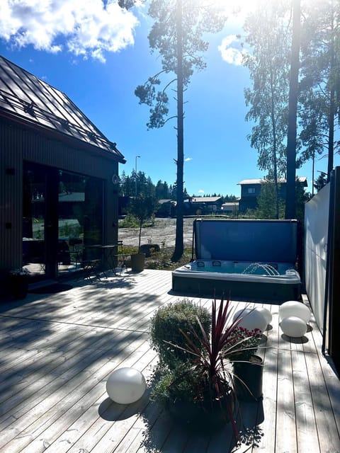 Property building, Hot Tub