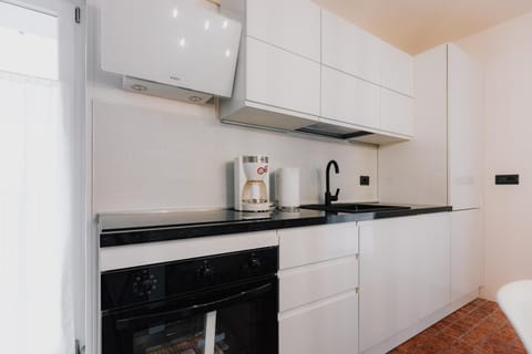 Kitchen or kitchenette, pet friendly, stove