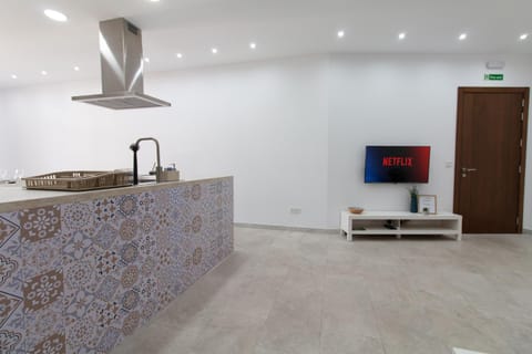 TV and multimedia, Kitchen or kitchenette