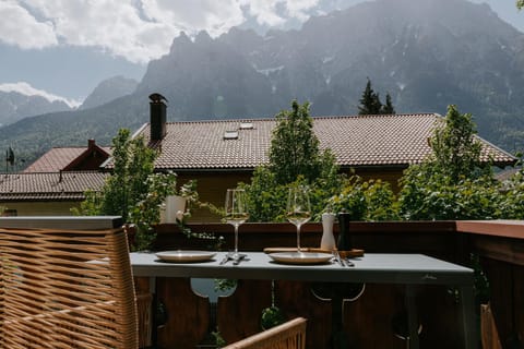 Day, Natural landscape, View (from property/room), Balcony/Terrace, Dining area, Mountain view