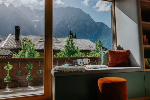 Nearby landmark, Natural landscape, View (from property/room), Balcony/Terrace, Living room, Landmark view, Mountain view