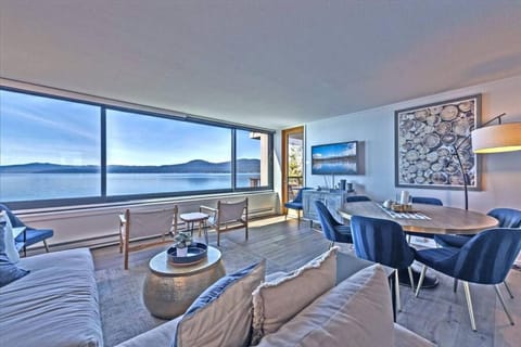 Living room, Lake view