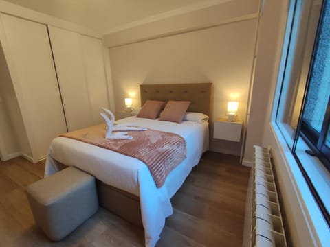 Bed, Photo of the whole room, Bedroom, internet