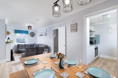 Seating area, Dining area