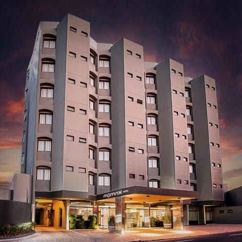 Property building, Facade/entrance, Night
