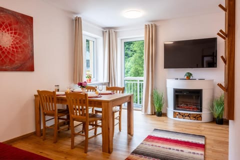 TV and multimedia, View (from property/room), Living room, Dining area, fireplace