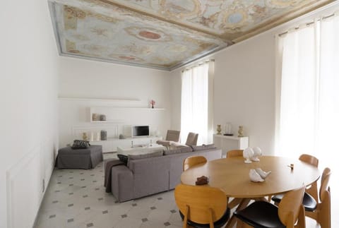 Day, Living room