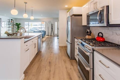 Kitchen or kitchenette, dishwasher, minibar, pet friendly, stove