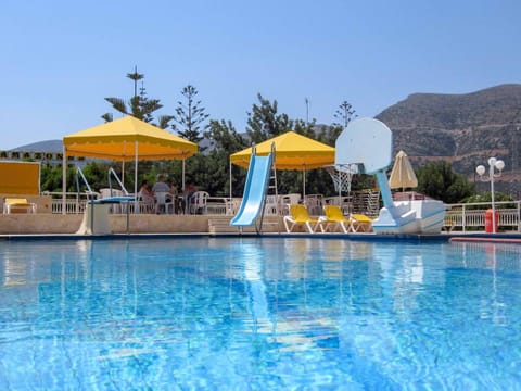 Pool view, Swimming pool, sunbed