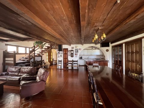 Living room, Breakfast