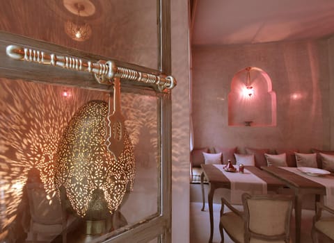 Restaurant/places to eat, Decorative detail, Seating area, Floor plan